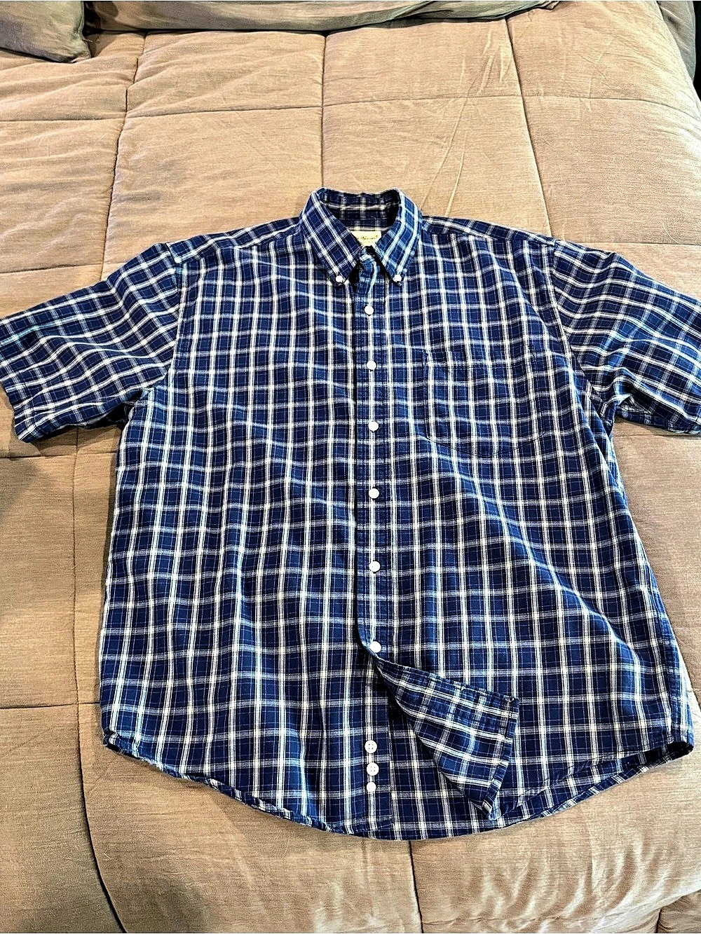 Eddie Bauer Plaid Button Down Shirt in Blue & White Size Medium